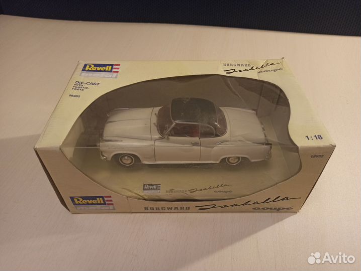 Revell Borgward Isabella 1/18