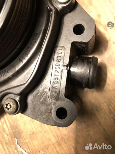 Помпа системы охлаждения Mercedes GLK 220