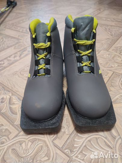 Лыжные ботинки 35 р