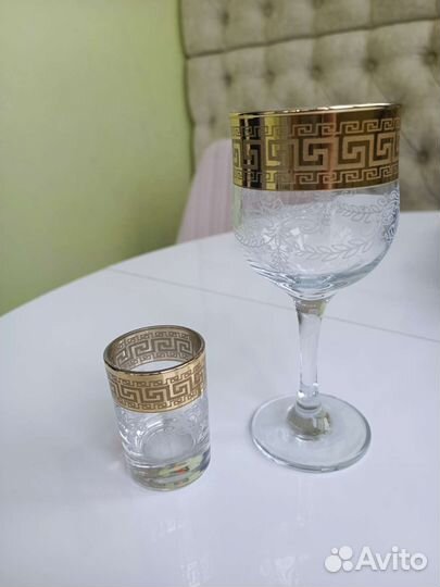 Набор бокалов и рюмок