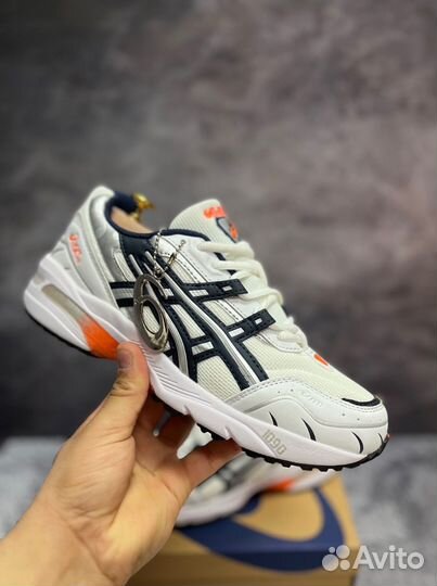 Кроссовки asics