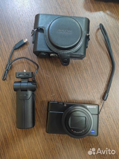 Sony DSC-RX100M7 VCT-SGR1