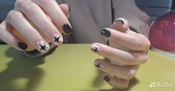 Нужна модель на маникюр