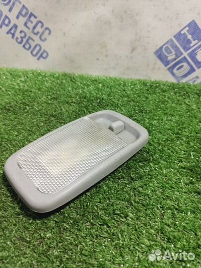 Плафон подсветки салона задний правый Toyota