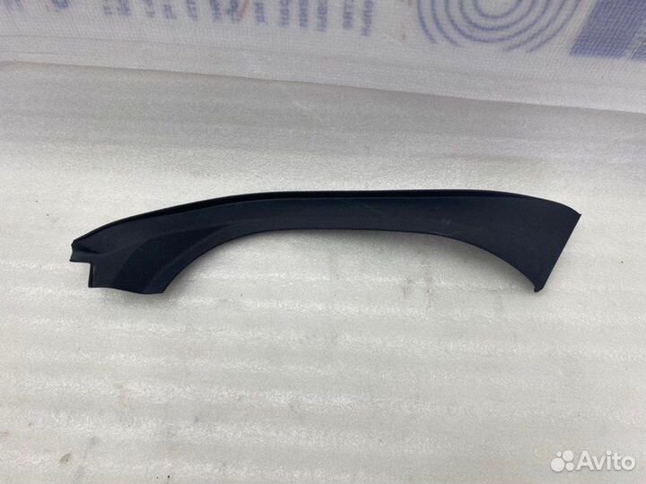 Накладка багажника левая Toyota Camry V70/V75