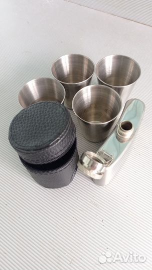 Рюмки и фляжка