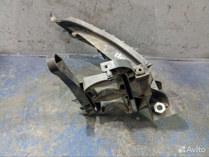 Крепление фары левое Audi A4 B8 Дорест