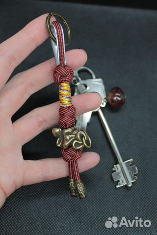 Брелок для ключей или сумки из паракорда 