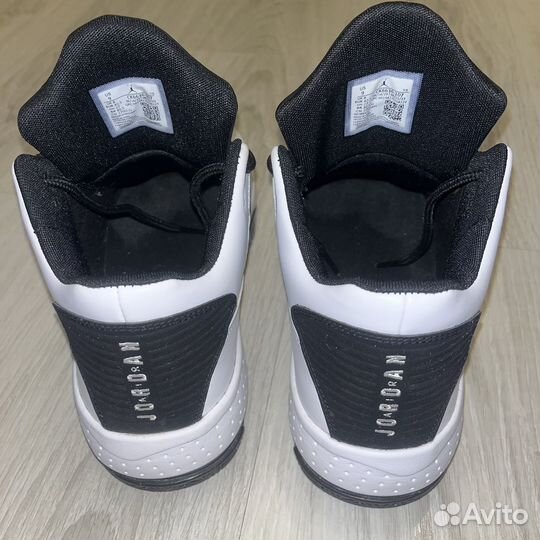 Nike air jordan max aura 2