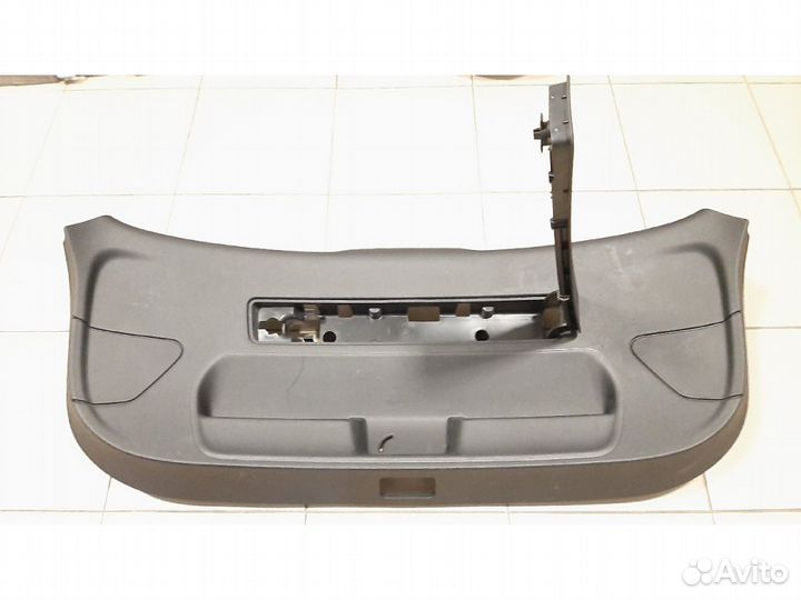 Обшивка крышки багажника нижняя audi A1 8X