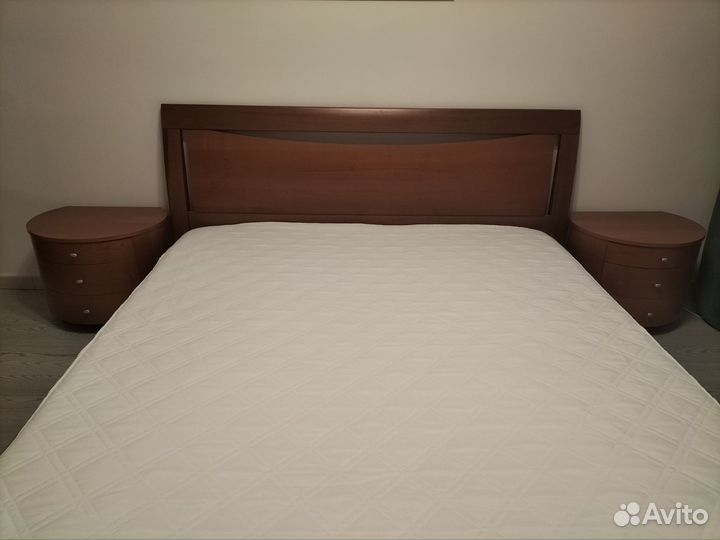 Спальный гарнитур Италия б/у