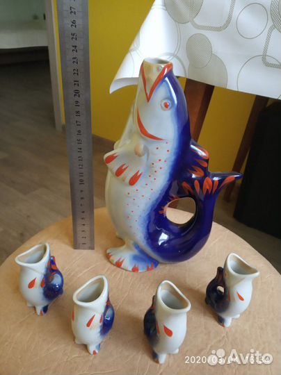 Фигурки, статуэтка и рюмки рыб