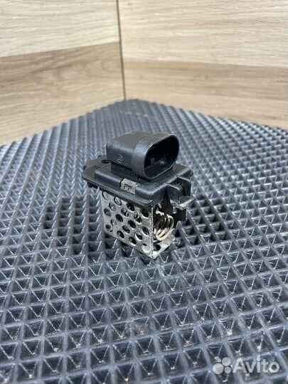 Резистор вентилятора Renault Sandero 1 3134503089