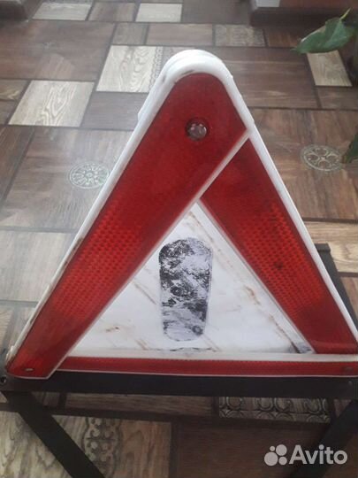 Знак аварийной остановки немецкий