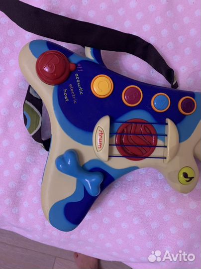 Музыкальные игрушки. Гитара Battat и пианино ELC