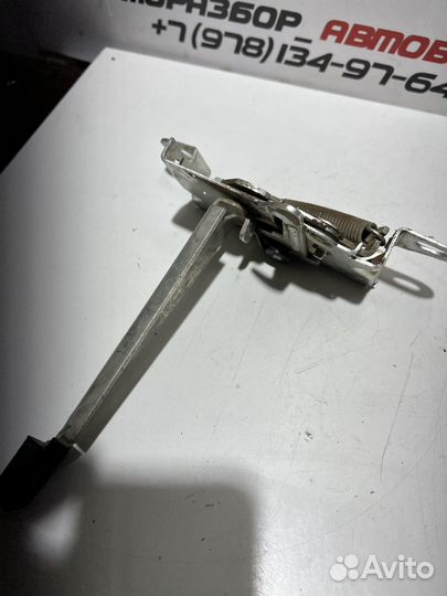 Замок капота Лада Веста 2020