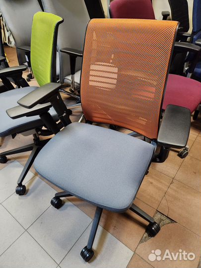 Steelcase. Компьютерные кресла на колесиках