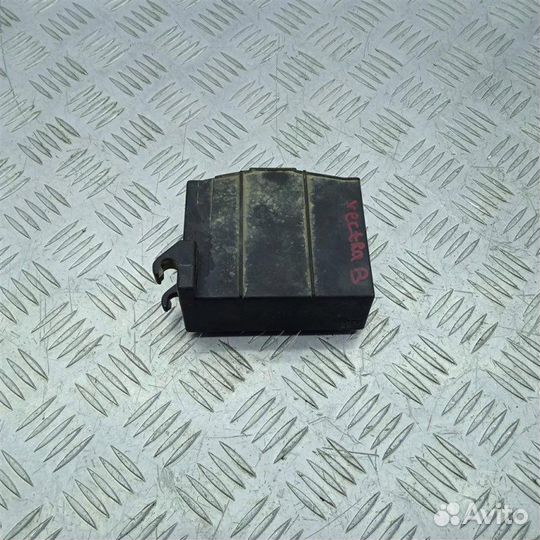 Корпус блока предохранителей Opel Vectra B 1.6