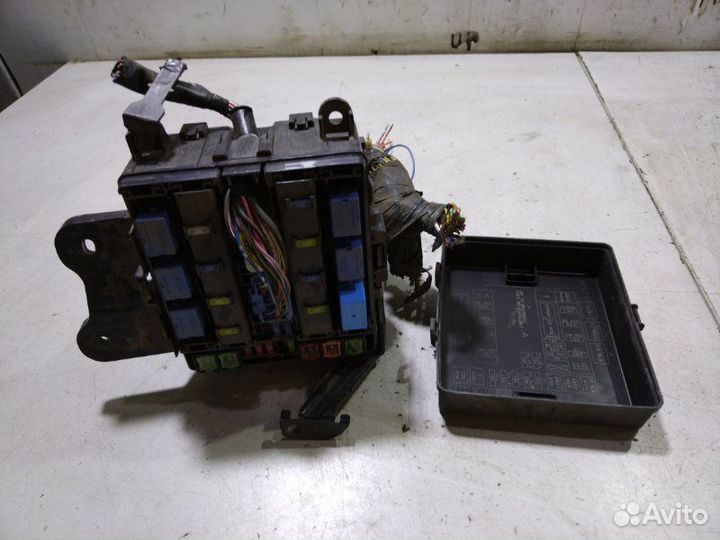 Блок предохранителей под капот Suzuki Grand Vitara