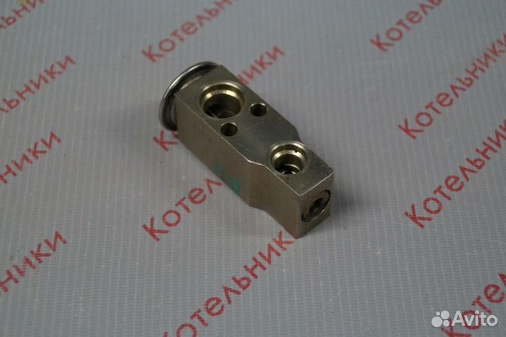 Nissan 92200-9F510 Клапан кондиционера