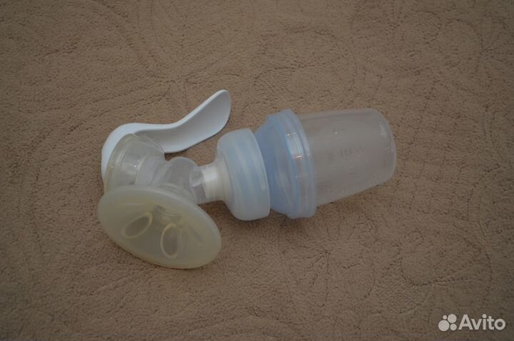 Молокоотсос Avent ручной с контейнерами