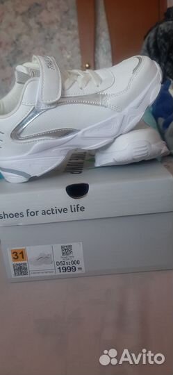 Кроссовки для девочки новые