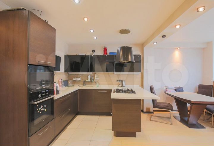 3-к. квартира, 101,2 м², 9/10 эт.