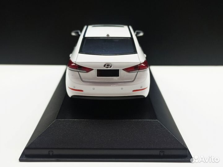 1:40 Hyundai Elantra White