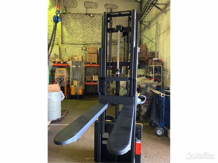 Штабелер самоходный