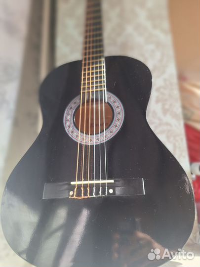 Классическая гитара 