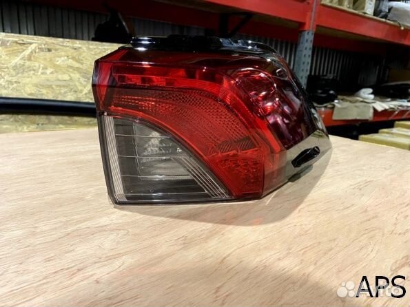 Фонарь в крыло правый Тойота рав 4 ха 50 новый