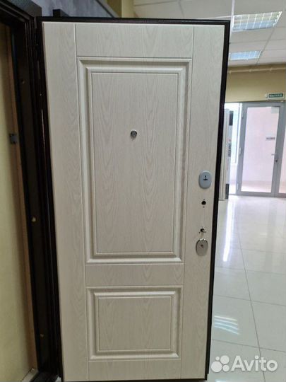 Дверь входная новая