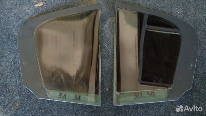 Стекло двери задней правой форточка Passat B6 09г