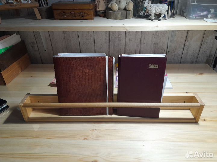 Полка настенная деревянная для книг