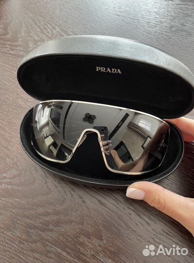 Солнечные очки prada