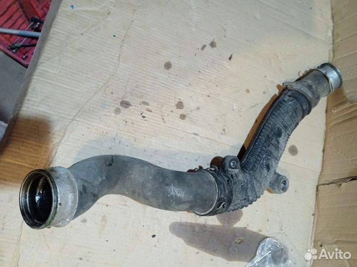 Патрубок интеркулера Skoda Yeti