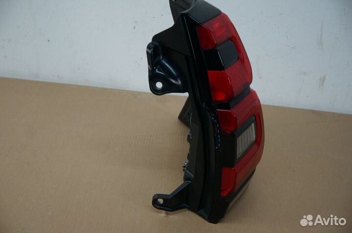 Фонарь Правый Toyota Land Cruser Prado 150