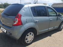 Renault Sandero 1.6 MT, 2011, битый, 192 000 км, с пробегом, цена 320 000 руб.