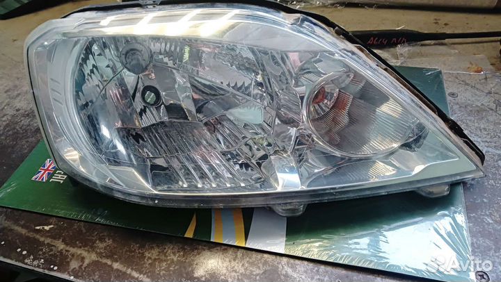 Фара правая Renault Logan 1