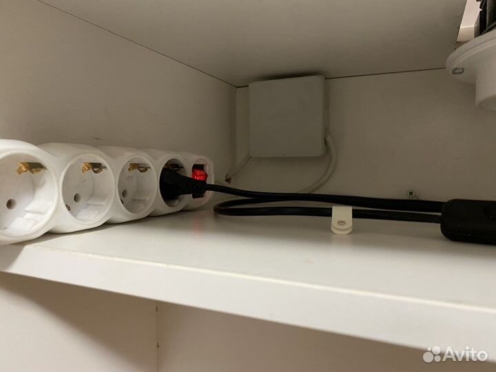 Маникюрный стол