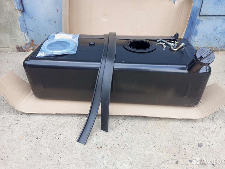 Топливный бак 70 литров с лентами крепления