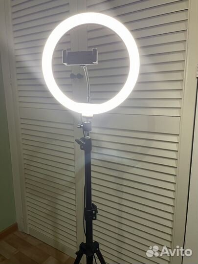 Продам светодиодную кольцевую лампу