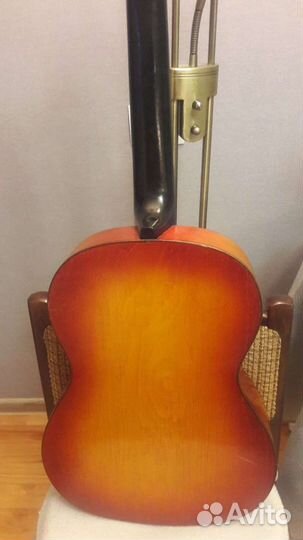 Акустическая семиструнная гитара