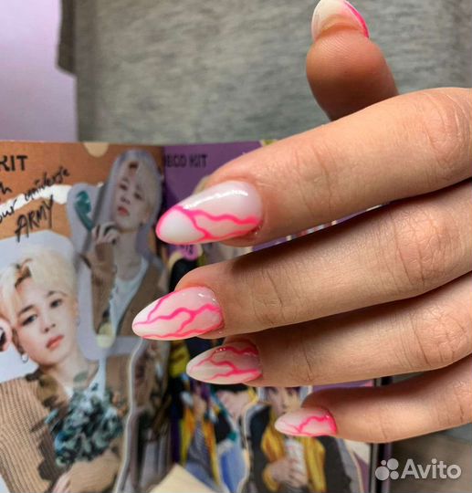 Модель на маникюр