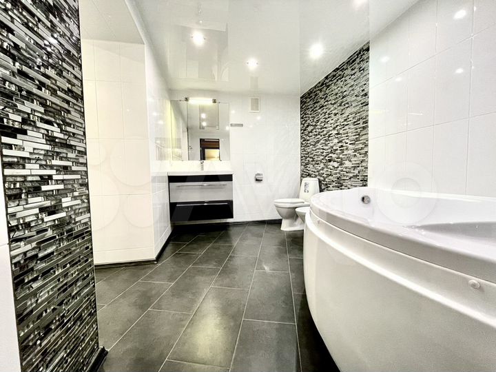 2-к. квартира, 110 м², 12/13 эт.