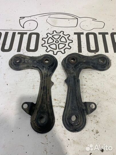 Кронштейн подрамника Toyota Corolla 150 1ZR 2006