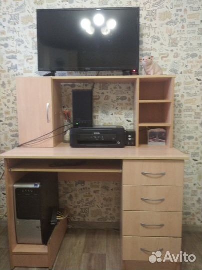 Компьютерный стол