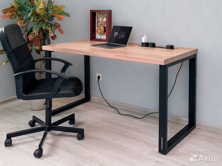 Компьютерный стол. 1300м*650мм