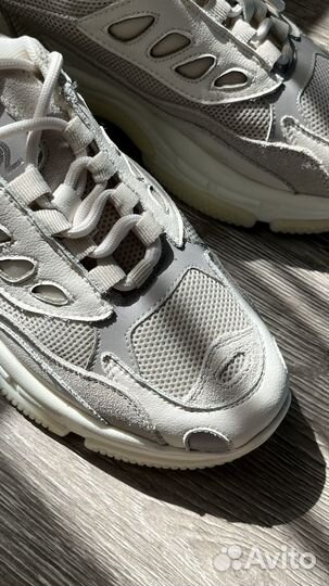 Кроссовки женские