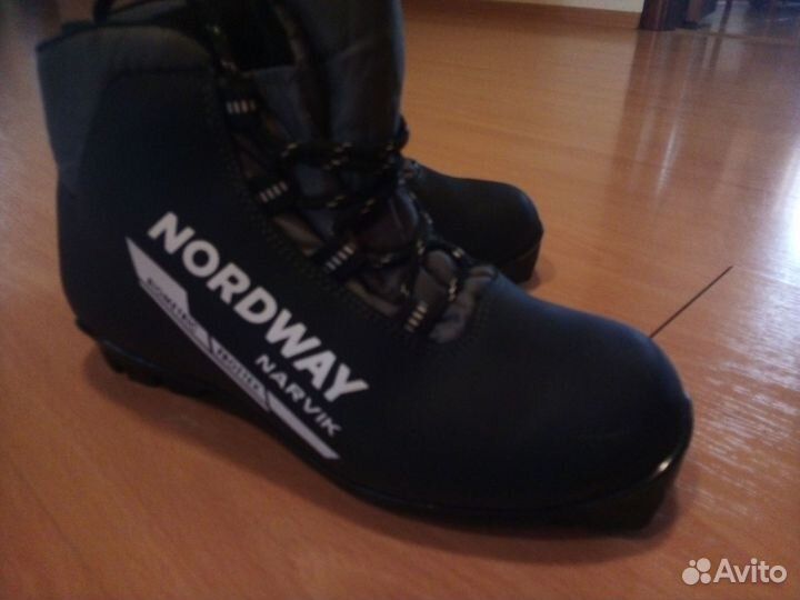 Лыжные ботинки